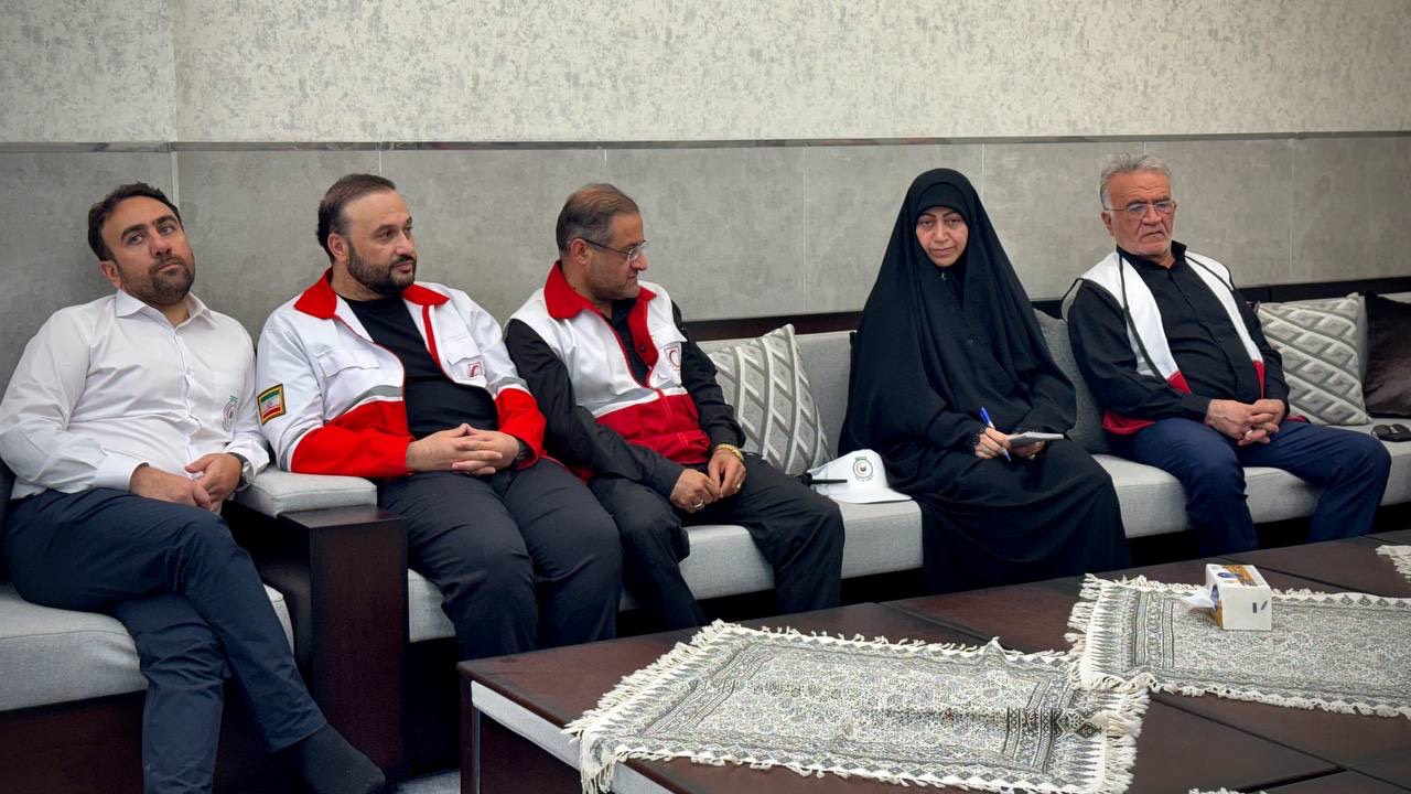 بازدید اعضای کمیسیون بهداشت مجلس شورای اسلامی از روند خدمات رسانی هلال احمر به زائران اربعین 