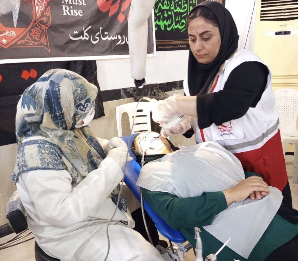 ارائه خدمات رایگان کاروان تخصصی سلامت دندانپزشکی هلالاحمر به ۴٠٠ نفر در روستای کلت شهرستان نکا