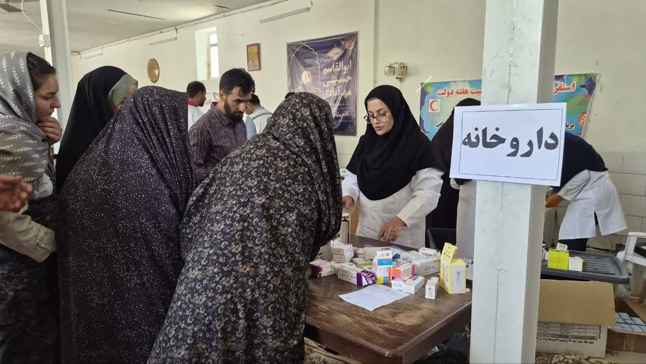 بهرهمندی ۳۵۸ نفر از خدمات درمانی و حمایتی کاروان سلامت هلالاحمر اراک در مهرآباد