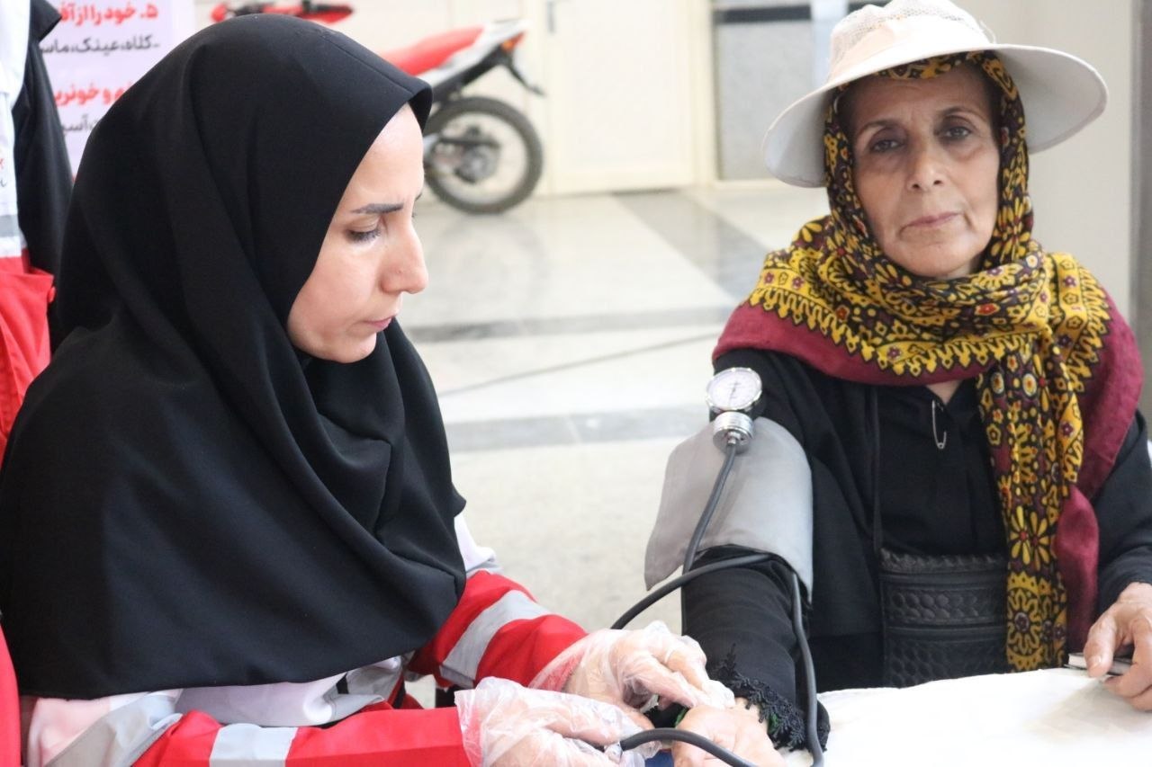 خدمات رسانی هلال احمر به زائران در مرز خسروی
