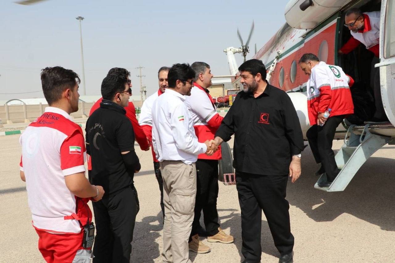 بازدید رئیس جمعیت هلالاحمر از روند خدمترسانی به زائران اربعین در مرز بینالمللی مهران