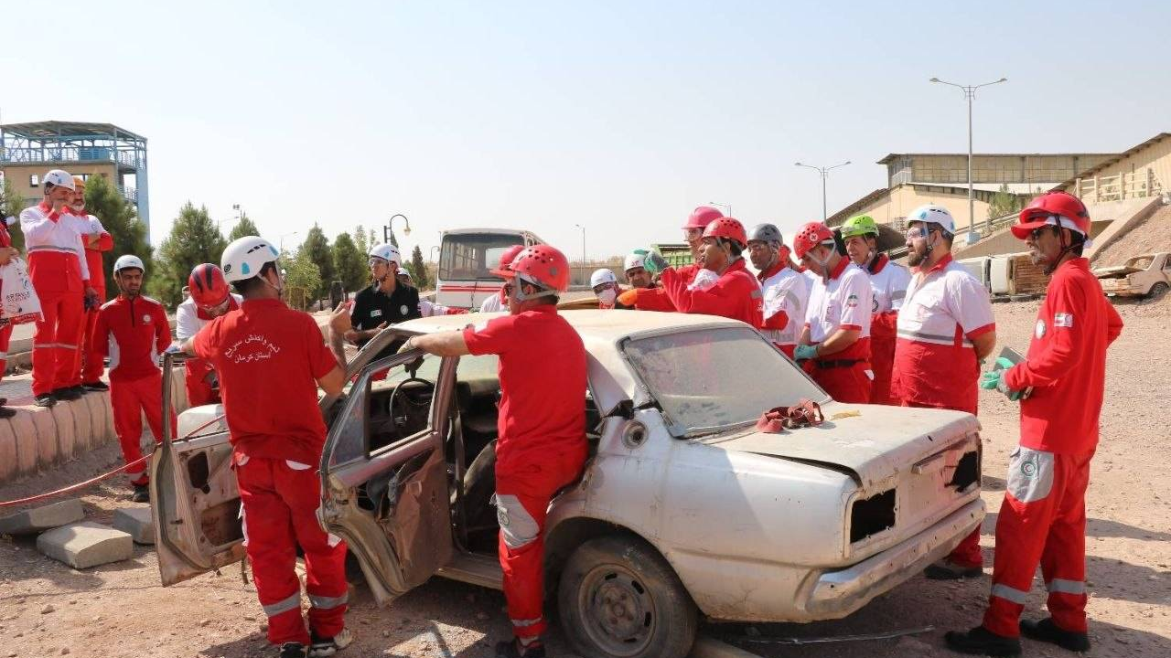 دوره بازآموزی مربیان جست‌وجو و نجات در حوادث جاده‌ای به‌میزبانی هلال‌احمر کرمان برگزار شد