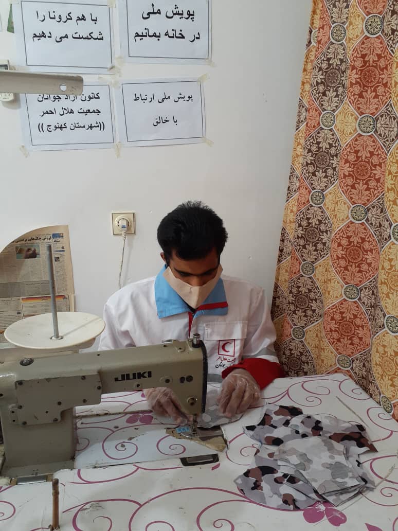 تولید روزانه 1500 ماسک و دستکش توسط اعضای جوانان و داوطلبان هلالاحمر کهنوج