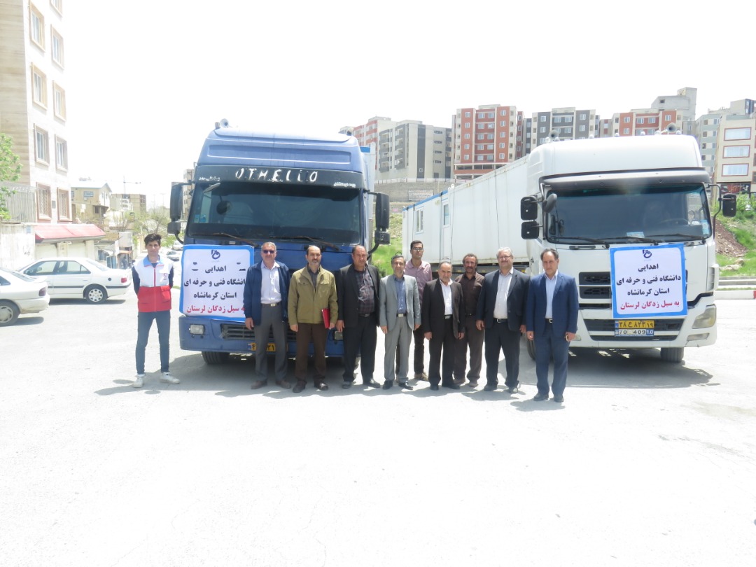 سرپناه خانوادههای سیلزده/ گفتوگو با جوانان کرمانشاهی که برای سیلزدگان لرستان کانکس ساختند
