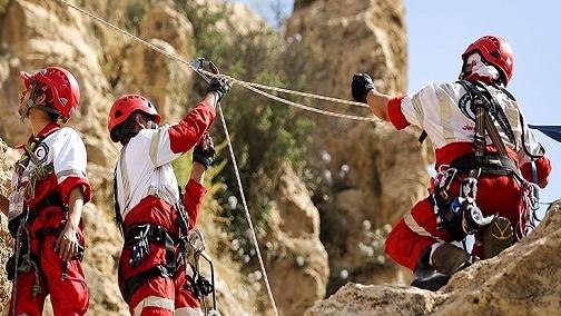 ۸ ساعت تلاش برای نجات یک جوان از عمق 7 متری چاه در اسلام آباد غرب