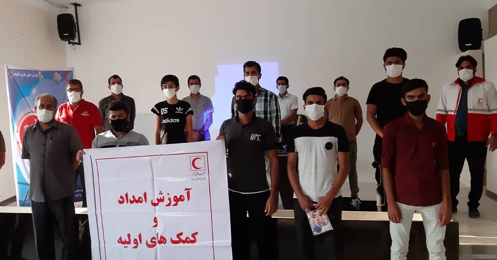 برگزاری دوره آموزشی کمکهای اولیه و جامعه آماده درخانههای هلال شهرستان بندرخمیر