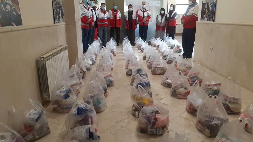 توزیع 150 بسته غذایی میان خانوادههای نیازمند و متأثر از کرونا در بجنورد