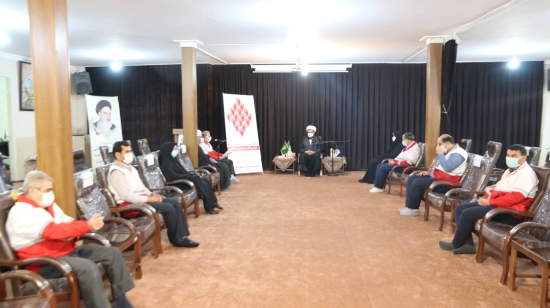 نماینده ولی فقیه در استان و امام جمعه همدان داوطلب هلال احمر شد