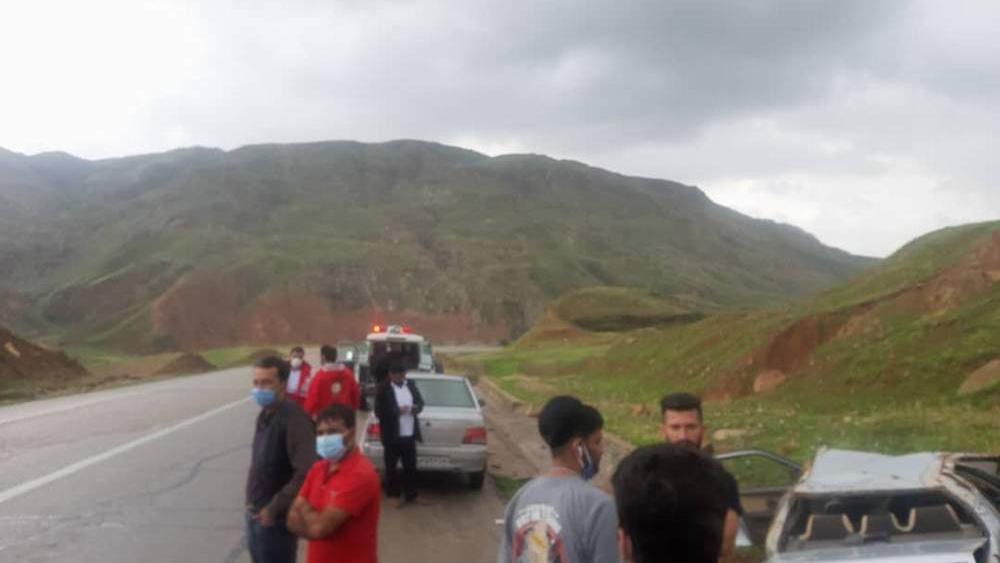 انتقال چهار مصدوم حادثه واژگونی پژو 405 به مرکز درمانی در خوزستان