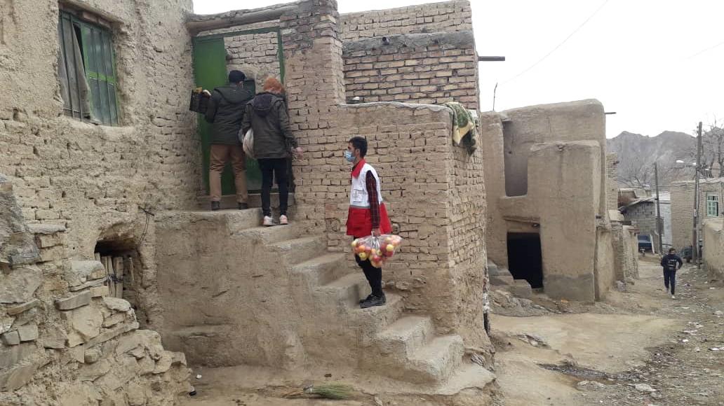 اعزام تیم نیکوکاری به روستای اسکندر درمیان/ کمک ۱۰ میلیونی کاروان به مردم