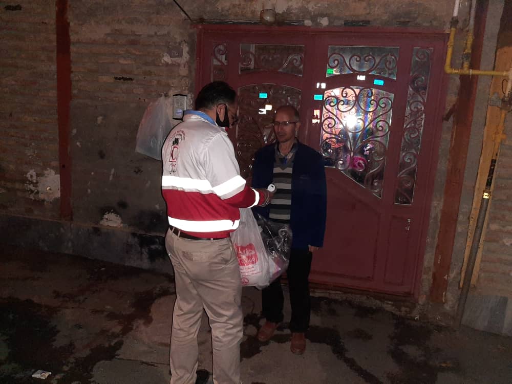 مقابله با کرونا در حاشیه تبریز/ عزم جوانان تبریزی برای مقابله با کرونا در مناطق حاشیه‌ای شهر