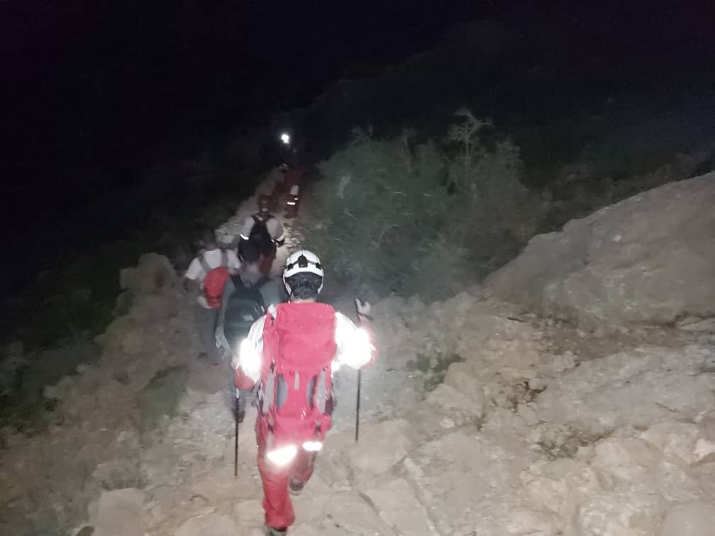 نجات و انتقال 2 کوهنورد مفقود در ارتفاعات کوه دراک در استان فارس به نقطه امن