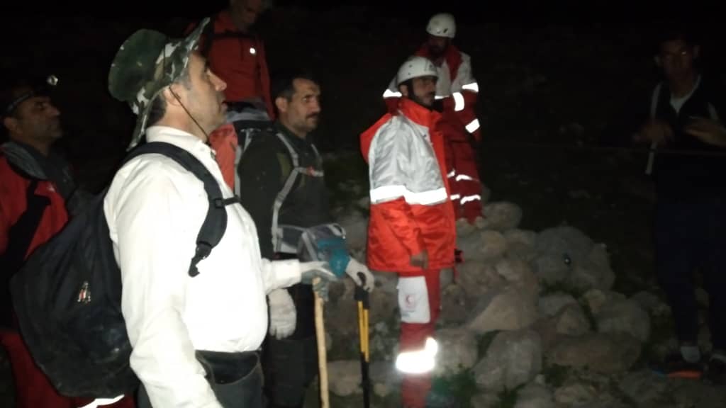 نجات جان هفت کوهنورد گرفتار در ارتفاعات زاگرس توسط امدادگران هلال احمر