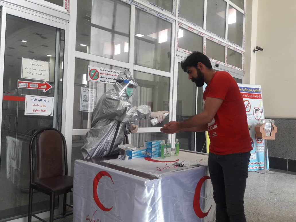 غربالگری ۱۸۰۰ مسافر در مرز باشماق مریوان توسط هلال احمر کردستان