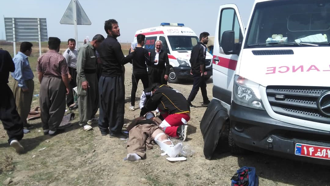 انتقال 8 مصدوم حادثه تصادف 2 خودرو سواری به مراکز درمانی کردستان