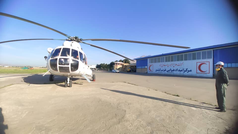 پرواز بالگرد هلالاحمر برای نجات ٣کوهنورد از ارتفاعات پرآو کرمانشاه