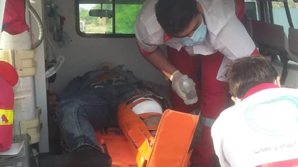 امدادرسانی به ۲ مصدوم حادثه واژگونی موتورسیکلت در سه راهی روستای کلل بوشهر