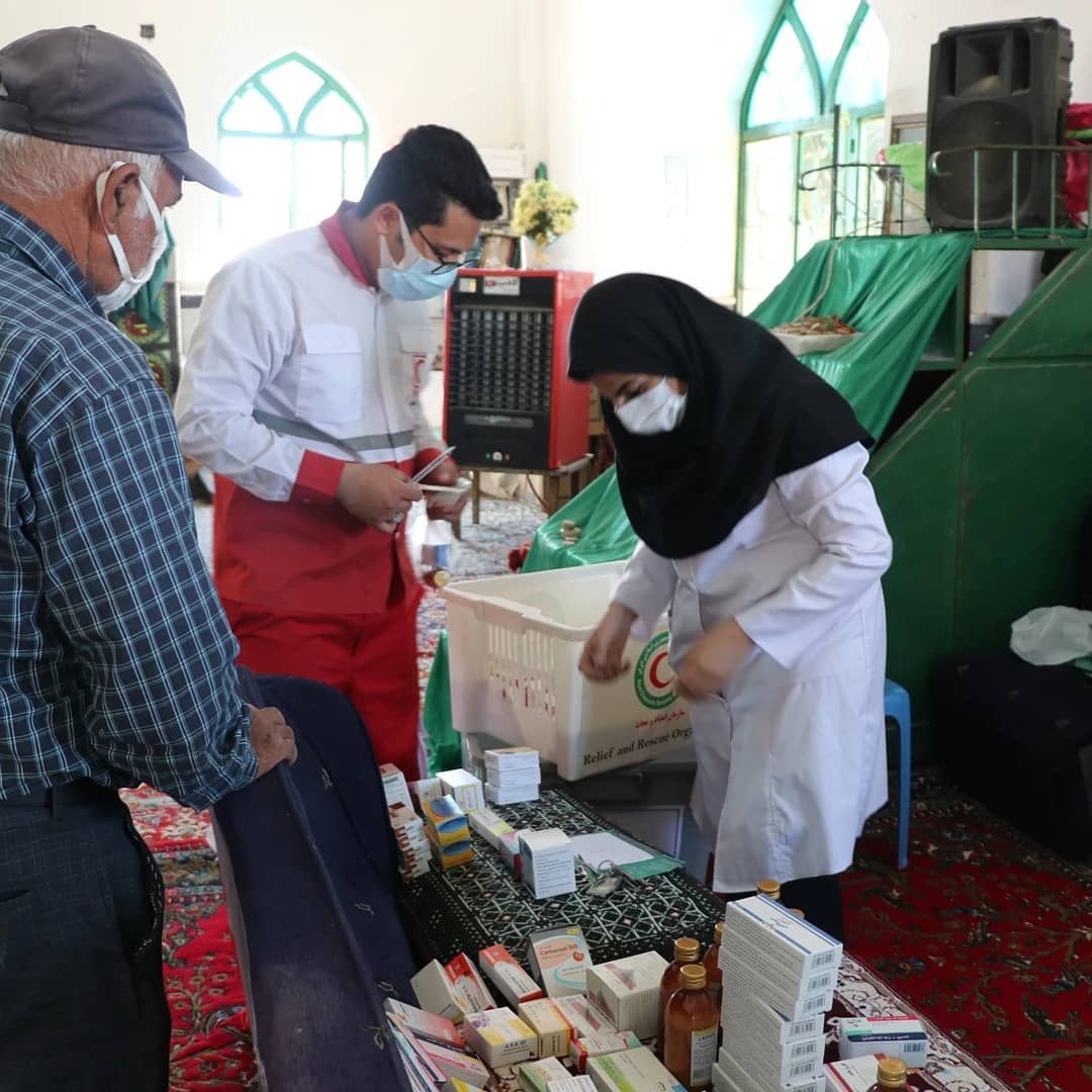 استقرار کاروان سلامت جمعیت هلال احمر شهرستان بجنورد در روستای درتوم