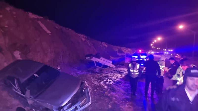 رها سازی 20 دستگاه خودروی گرفتار شده در برف و کولاک توسط هلال احمر 