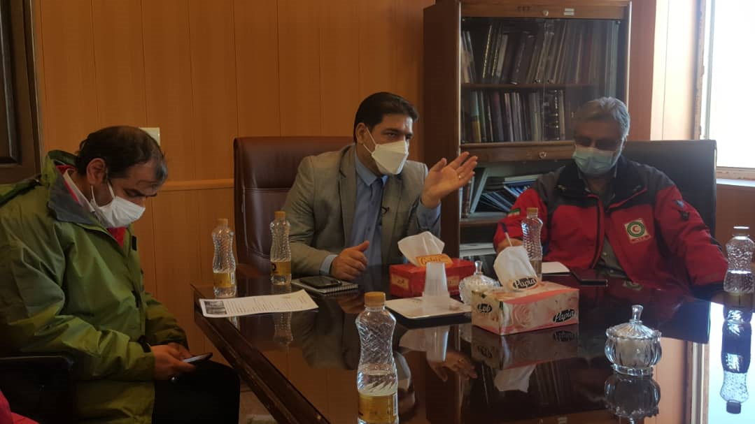 در بازدید میدانی رئیس جمعیت هلال‌احمر از منطقه زلزله‌زده سی‌سخت مطرح شد: استان‌های معین با توان بیشتری کمک کنند