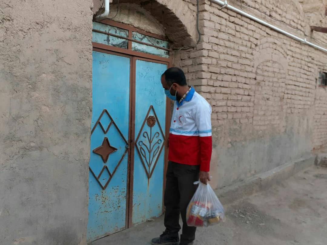 توزیع 800 بسته غذایی میان نیازمندان شهرستان درمیان