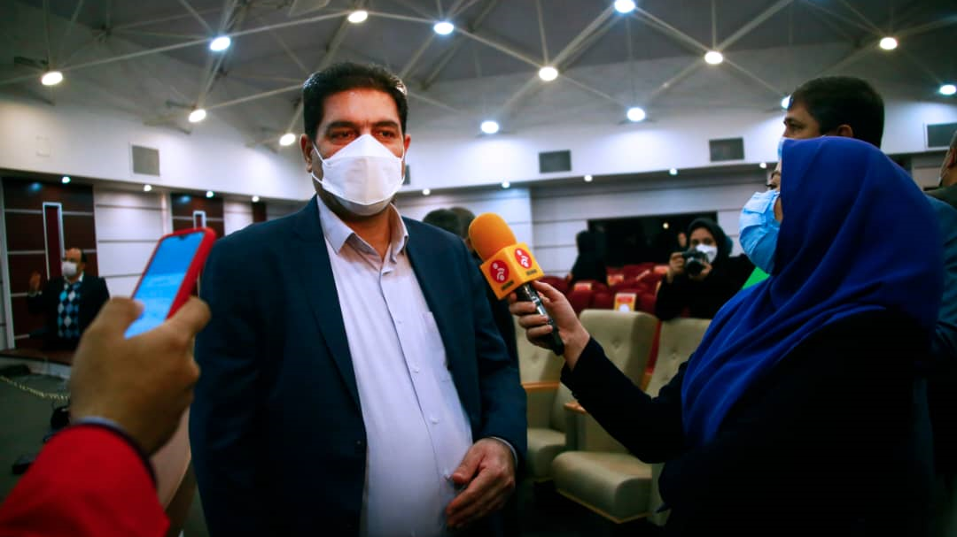 4400 دستگاه چادر توسط نیروهای هلال احمر میان زلزله زدگان توزیع شد/در سی سخت هیچ ارگانی به غیر از هلال احمر کار امداد و نجات را انجام نداد