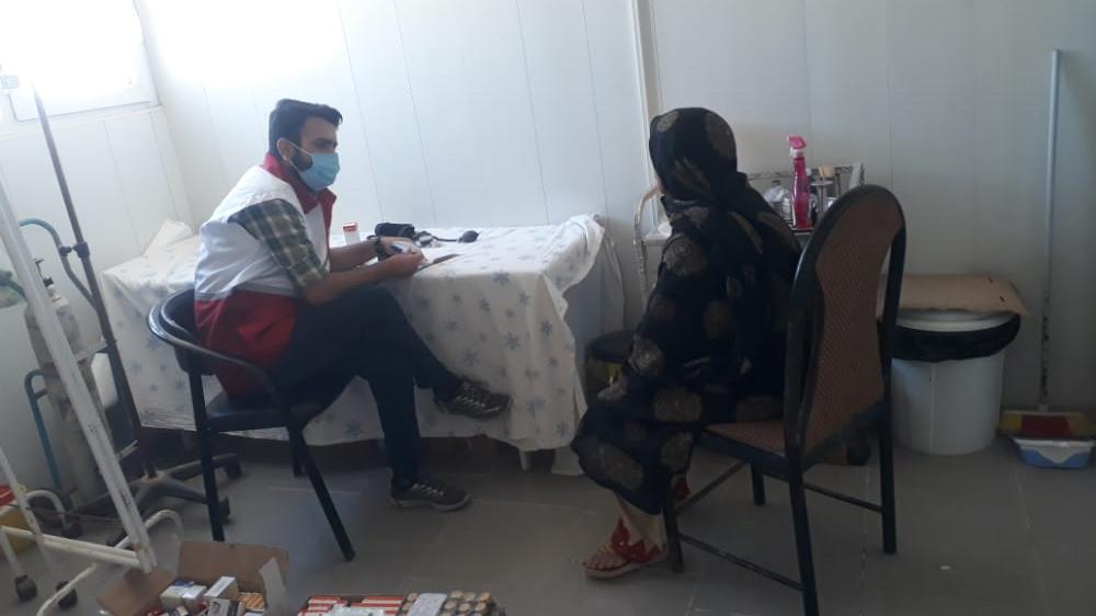 ویزیت رایگان 131 نفر در کنارک توسط پزشکان کاروان سلامت هلالاحمر