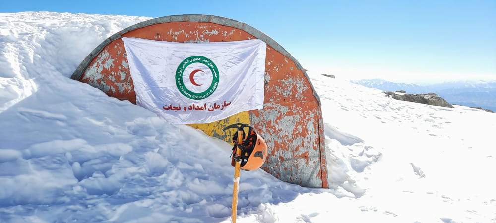 صعود امدادگران هلال احمر ایذه به قله «دنا»