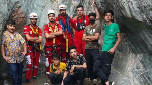 نجات ۵ نوجوانِ گرفتار در ارتفاعات باقران بیرجند