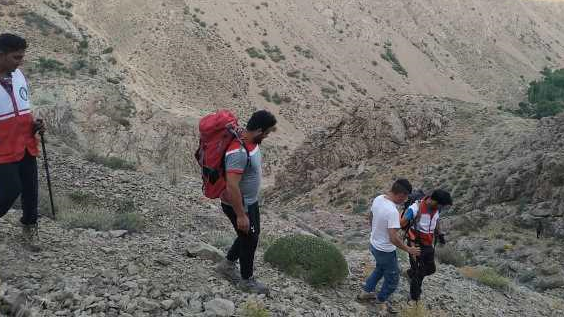 ۱۰ ساعت تلاش نجاتگران هلالاحمر نیشابور در عملیات کوهستان نتیجه داد