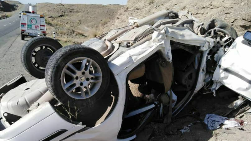 رها سازی مصدومین واژگونی سمند توسط امدادگران هلالاحمر تربت حیدریه
