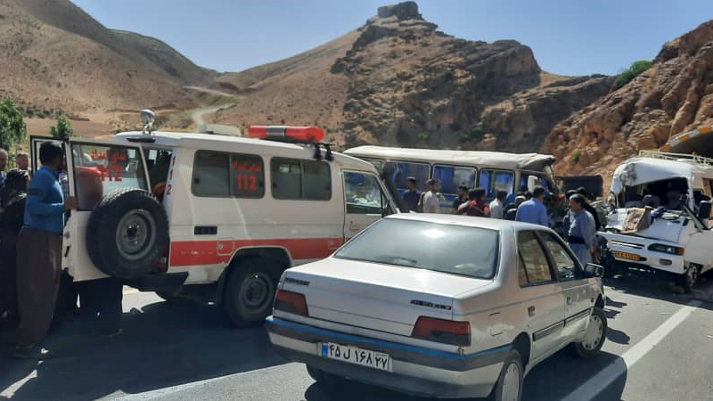 نجات جان 14 مصدوم در جاده تکاب به شاهین دژ