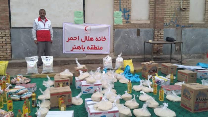 توزیع 100 بسته معیشتی به مناسبت روز احسان و نیکو کاری در جمعیت هلال احمر اهواز