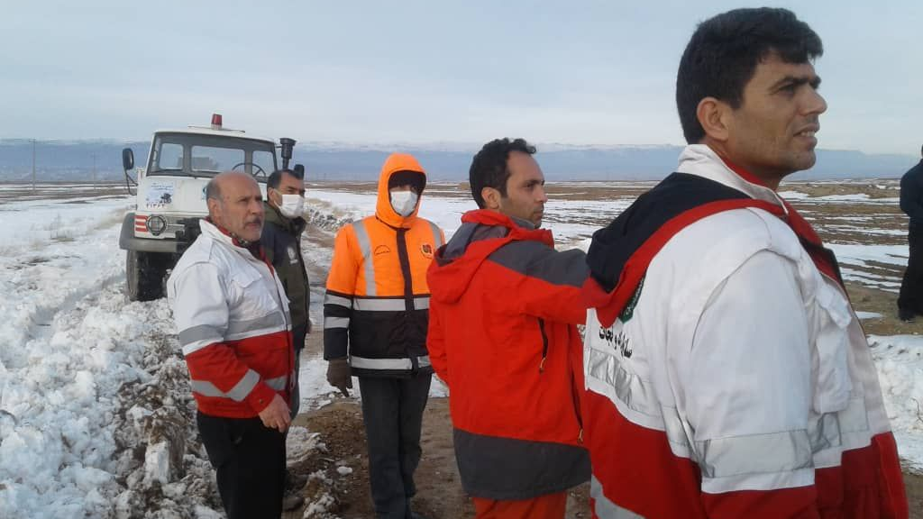 امدادرسانی به ١١ نفر از عشایر گرفتار در برف و کولاک شهرستان قوچان