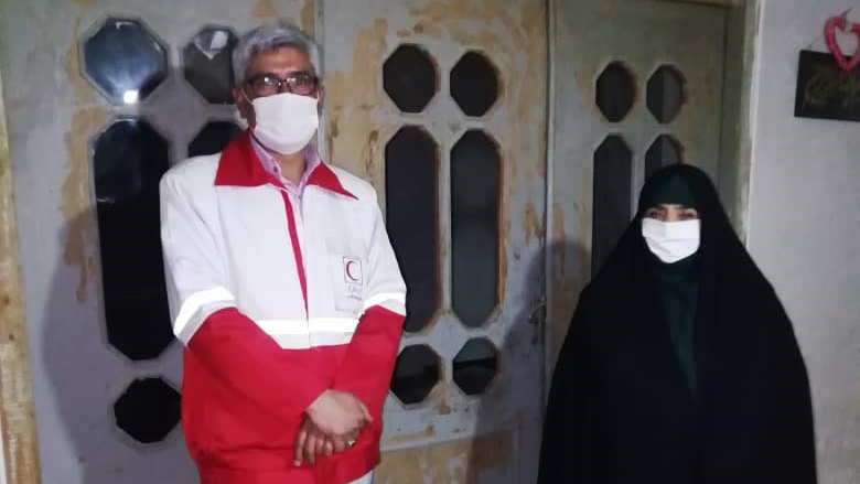 با تلاش خیرین خانه هلال ۱۵ آبگرمکن به خانوادههای کم برخوردار خوشابی اهدا شد