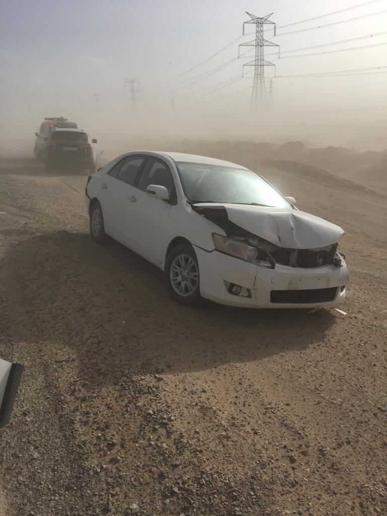 امداد رسانی به حادثه دیدگان توفان و تصادف زنجیره ای خودروها در کیلومتر ۳۵ فرودگاه درمحور کنار گذر آزاد راه شرق اصفهان