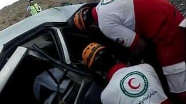 تصادف پژو 405 و تویوتا هایلوکس در زاهدان/ امدادرسانی به 3 مصدوم و رهاسازی 5 فوتی حادثه