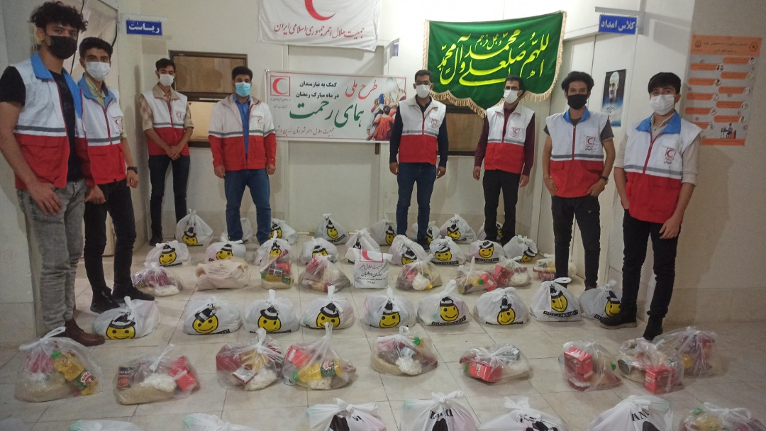 برگزاری سومین مرحله طرح همای رحمت در زرین دشت فارس/توزیع ١١٠بسته غذایی میان نیازمندان