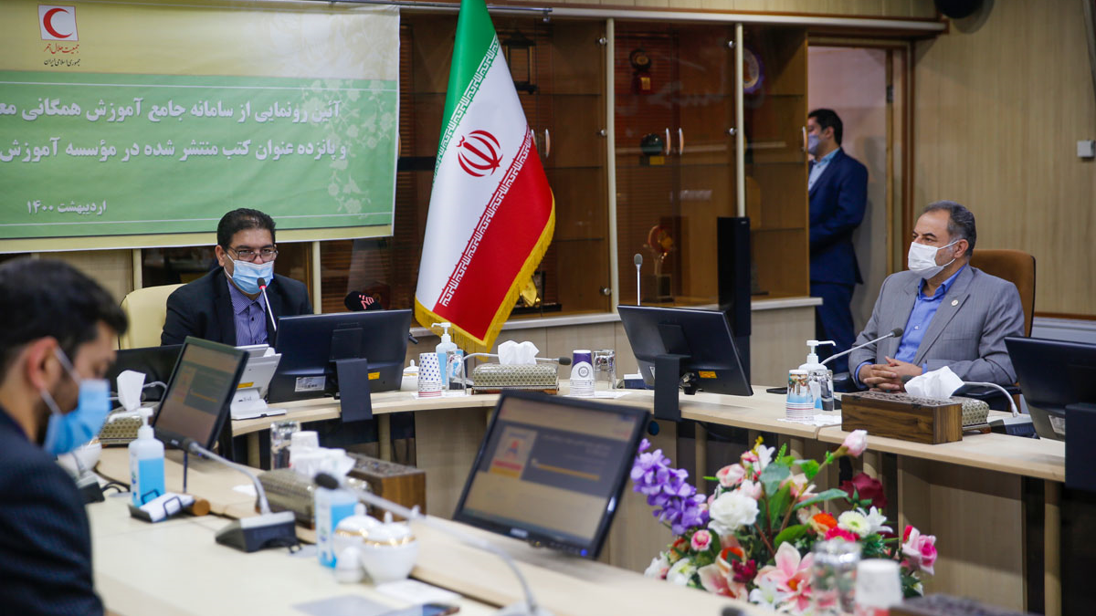 رونمایی از سامانه جامع آموزش همگانی و ۱۵ عنوان کتاب منتشر شده در هلالاحمر با حضور دکتر همتی