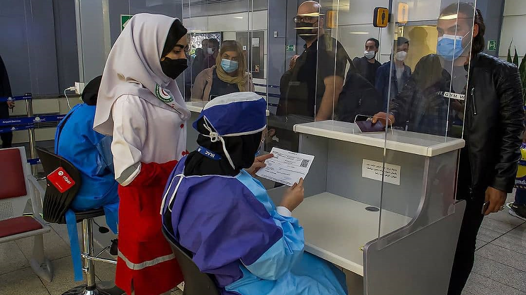 بازدید مسئولان هلال احمر از پست غربالگری هلال احمر استان تهران در فرودگاه بین المللی امام خمینی(ره)