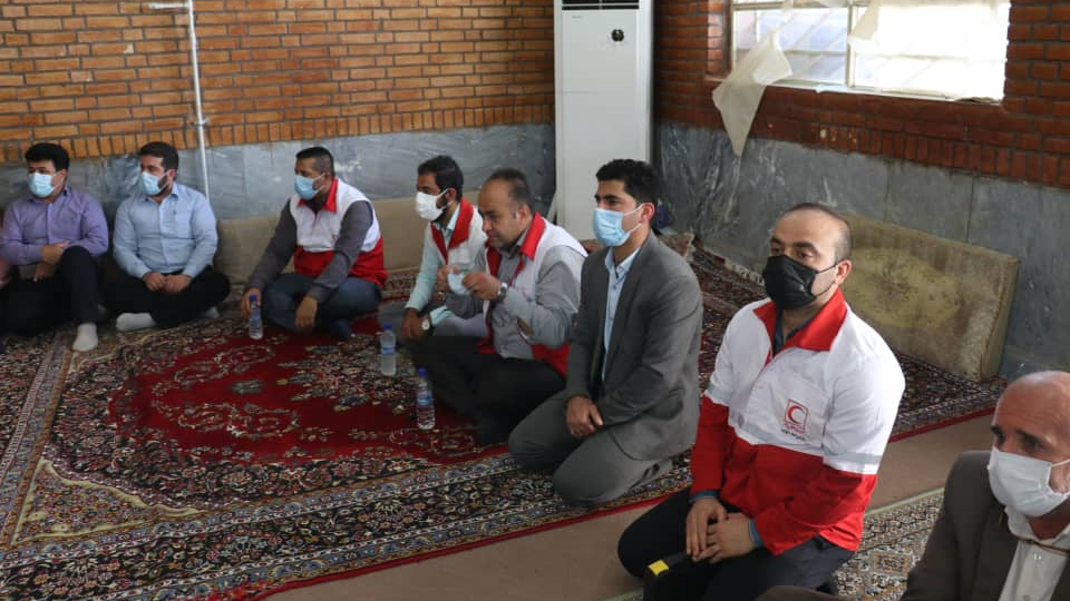 دیدار مدیرعامل هلالاحمر خوزستان با خانواده علی لندی