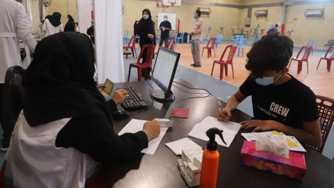 واکسیناسیون بیش از ۴۰۰۰نفر توسط جمعیت هلال احمر استان هرمزگان