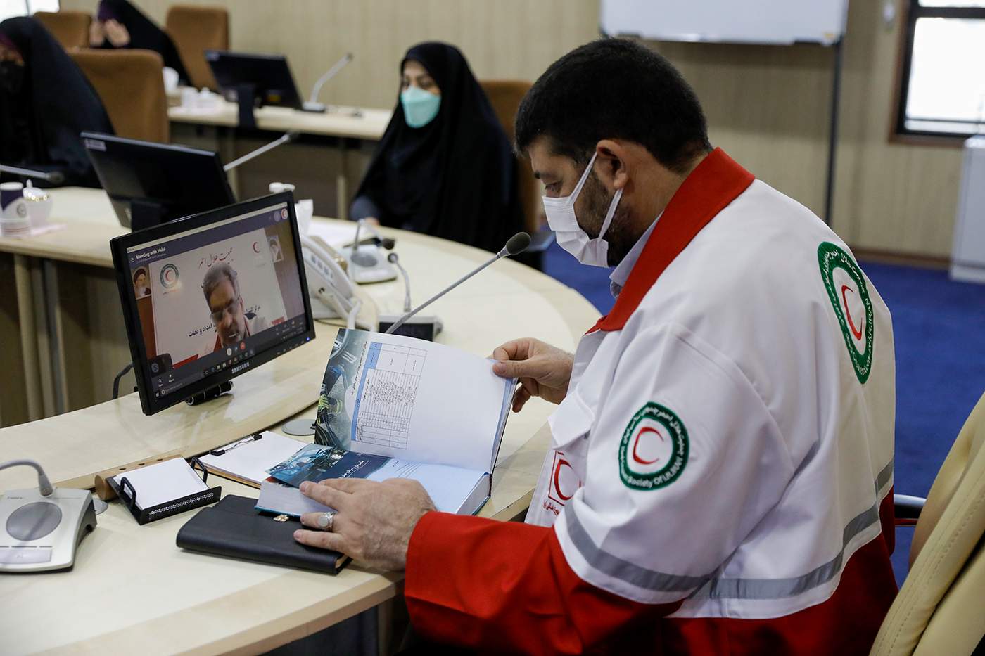 جلسه شورای مدیران هلال‌احمر با حضور رئیس کمیسیون عمران مجلس برگزار شد/گزارش تصویری