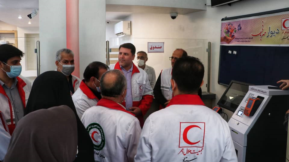  دیوار مهربانی برای کمک به بیماران در داروخانه هلال احمر گرگان