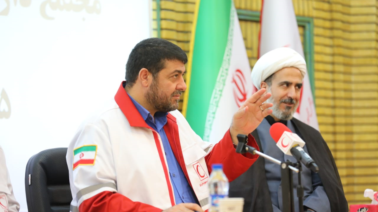 در دیدار صمیمانه دکتر کولیوند با کارکنان صورت گرفت/بررسی راهکارهای ارتقای کیفی خدمات مجتمع دارویی درمانی هلال ایران