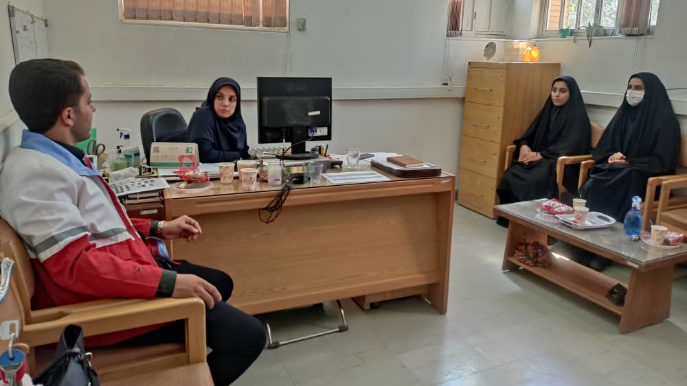 نشست هم اندیشی تسهیلگران طرح ملی یاس هلال احمر قـم برگزار شد