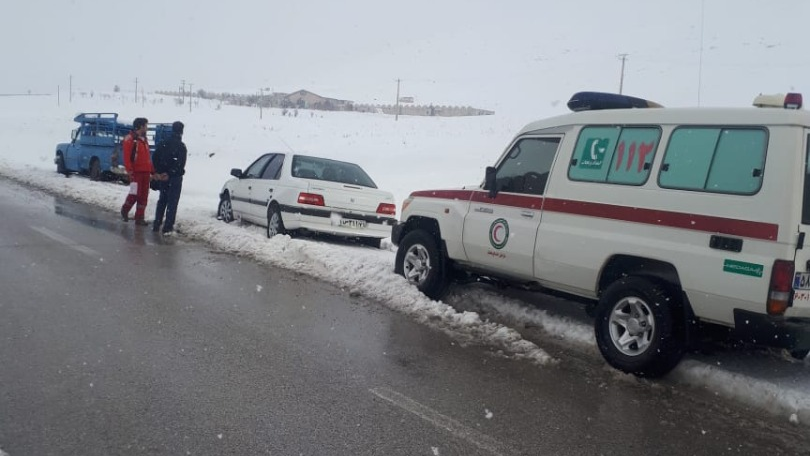 480 خودرو در برفوکولاک چهارمحال و بختیاری گرفتار شدند/ امدادرسانی به حادثهدیدگان و انتقال 43 نفر به مناطق امن