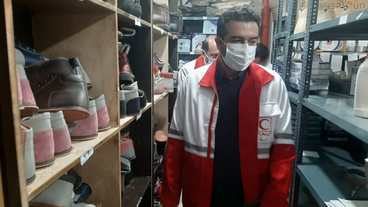بازدید معاون بهداشت، درمان و توانبخشی جمعیت از مرکز توانبخشی و داروخانه هلال‌احمر در کرج/ گزارش تصویری
