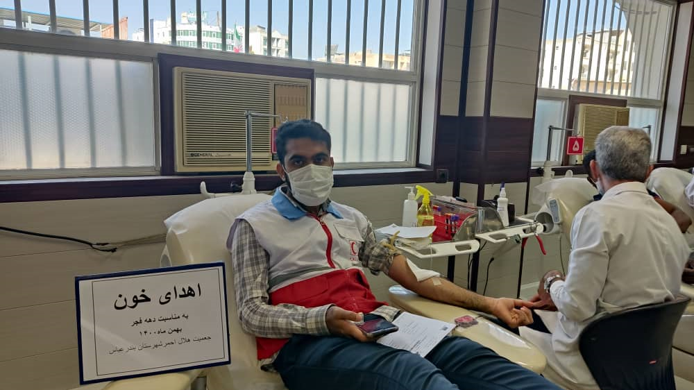 "قرار مهربانی" جوانان هرمزگانی؛ 40 جوان هلال‌احمر به نیازمندان خون اهدا کردند