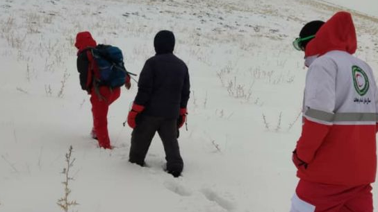 نجات جان ۵ کوهنورد در ارتفاعات زرشک به همت نجاتگران هلال‌احمر قزوین